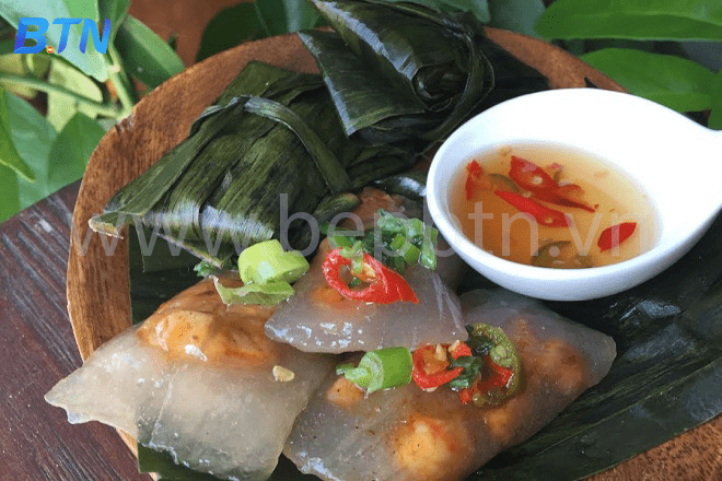 bánh bột lọc gói lá chuối