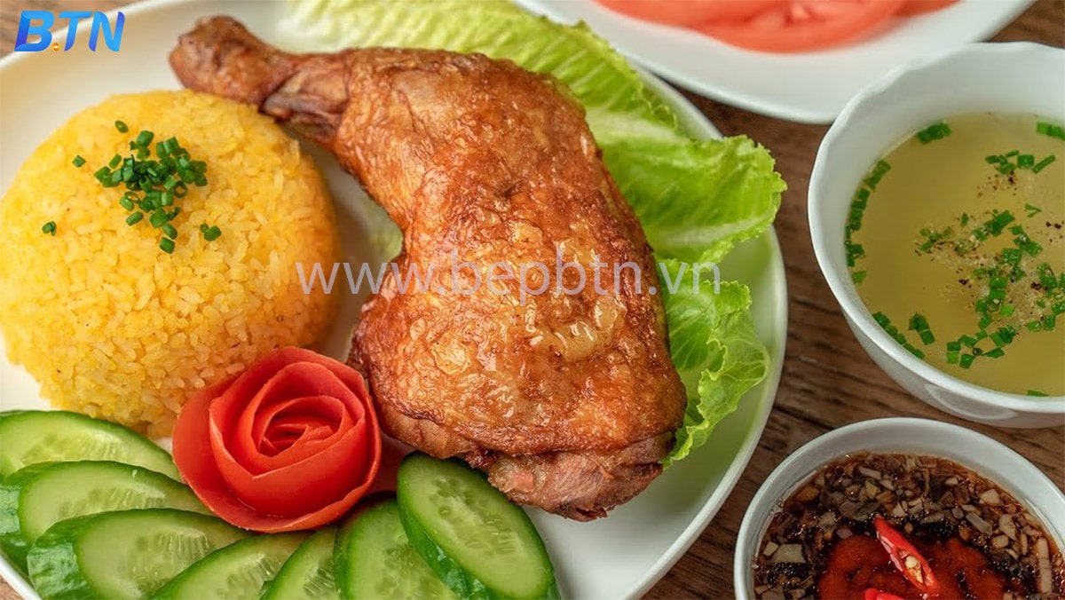 cơm gà xối mỡ