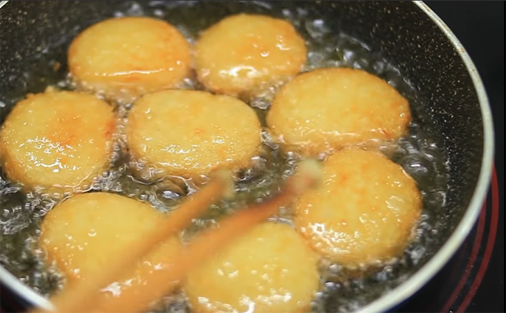 Cách làm xôi chiên phồng cốt dừa giòn thơm – béo ngậy